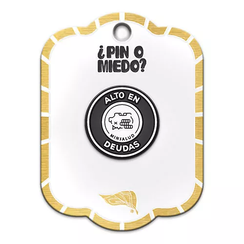 Pin metálico alto en deudas